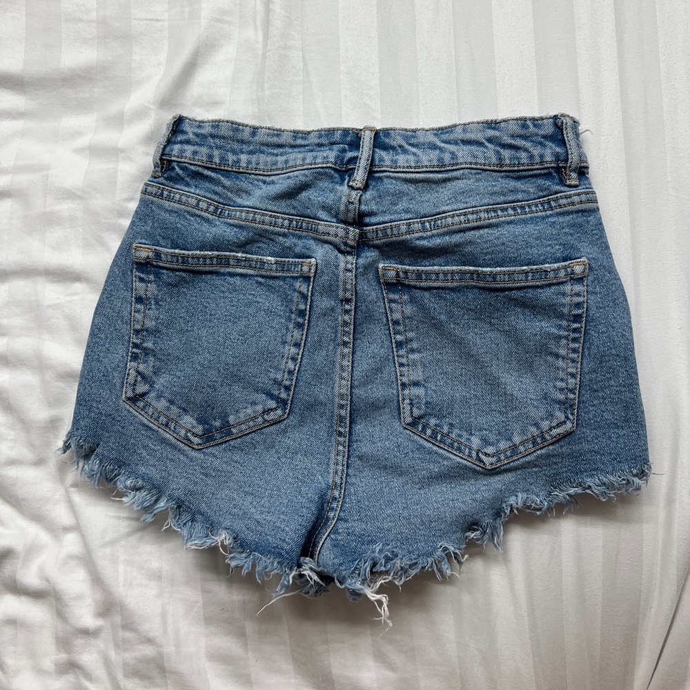 Zara Distressed High Waisted shorts - Picture 3 of 3
